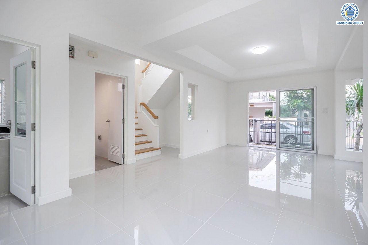 บ้านมือสองตกแต่งใหม่ คุณภาพแบรนด์ LH โครงการ ชัยพฤกษ์ ราชพฤกษ์-แจ้งวัฒนะ เนื้อที่ 50.1 ตร.ว. ฟังก์ชัน 3 ห้องนอน 2 ห้องน้ำ 2 ที่จอดรถ ภายในตกแต่งหรูหรา บนทำเลศักยภาพติดถนนราชพฤกษ์ เชื่อมสู่แจ้งวัฒนะได้อย่างรวดเร็ว ใกล้รถไฟฟ้าสายสีชมพู "ปากเกร็ด" จุดขึ้นทางด่วน "แจ้งวัฒนะ" โรบินสัน ไลฟ์สไตล์ ราชพฤกษ์ และ โลตัส นอร์ธราชพฤกษ์